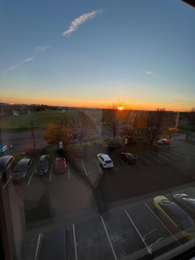 Aeropartment & Aerotel, London Heathrow Airport, Terminal 4, Ev Stations & Cheap Parking On Site! Hillingdon Zewnętrze zdjęcie